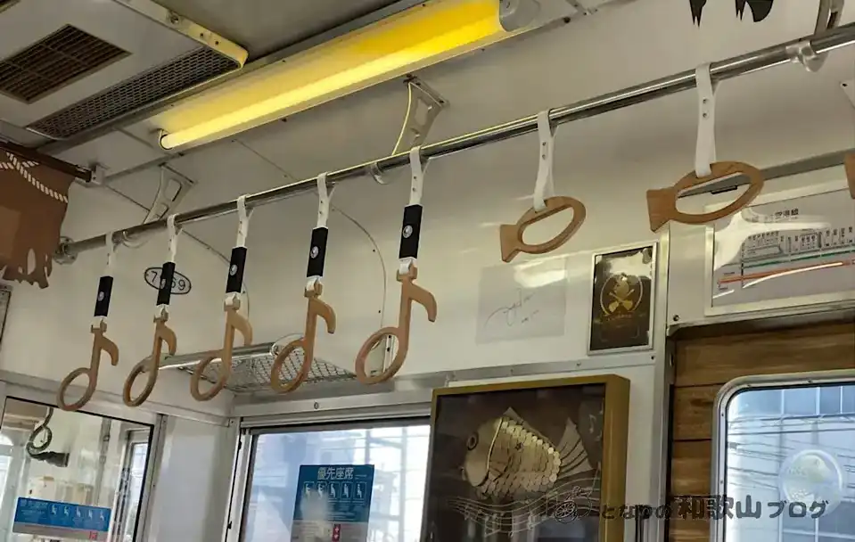 南海加太線めでたい電車「かしら」の車内