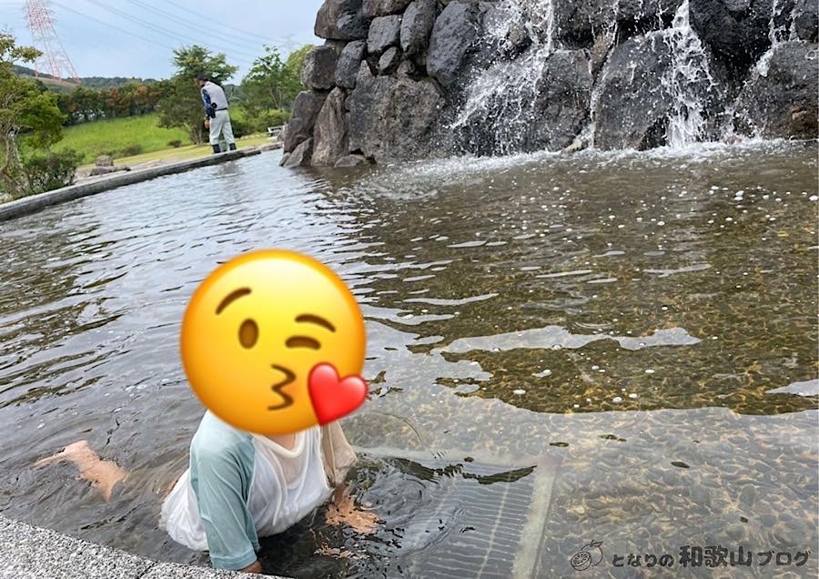 御坊総合運動公園で水遊び