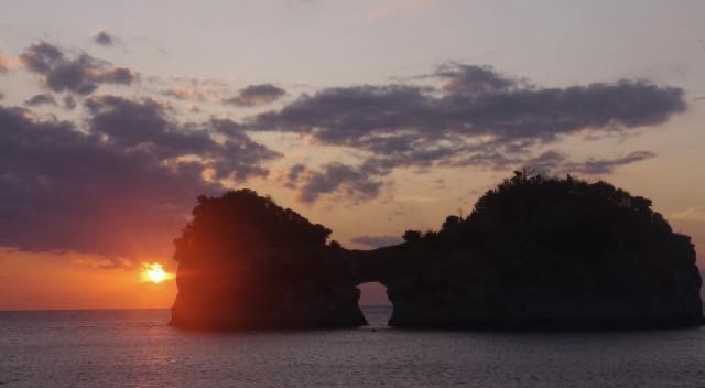 白浜　円月島