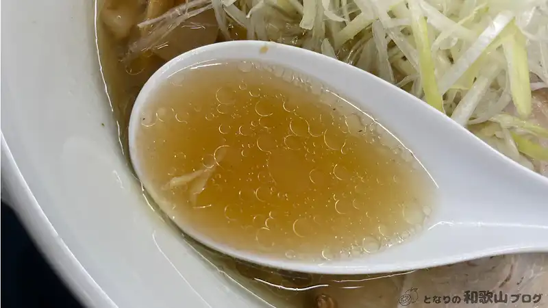 煮干し醤油の透き通ったスープ|麺屋たかはし
