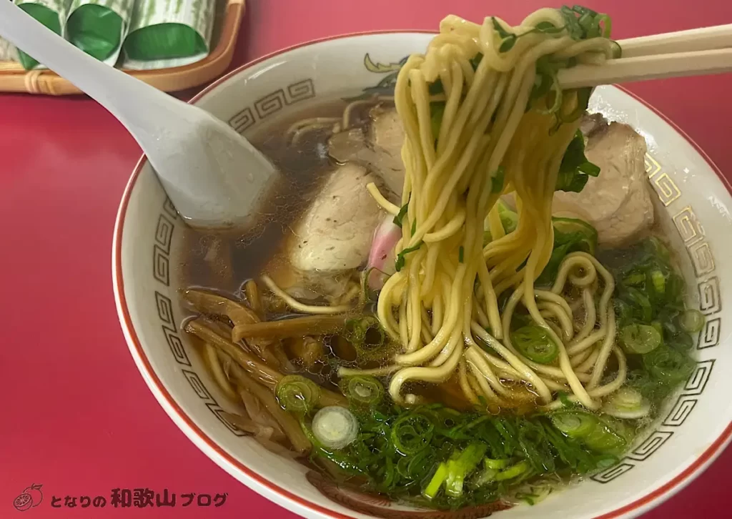 スープがよく絡む中細ストレート麺|丸平の中華そば