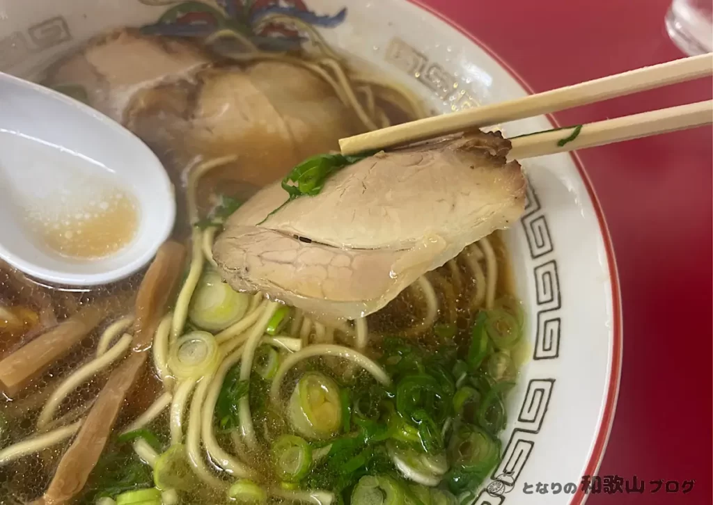 歯応えしっかり目のチャーシュー|丸平の中華そば
