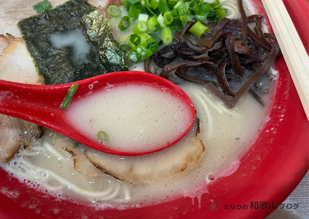 石田一龍のクリーミーながらもこってりしすぎない屋台ラーメンのスープ