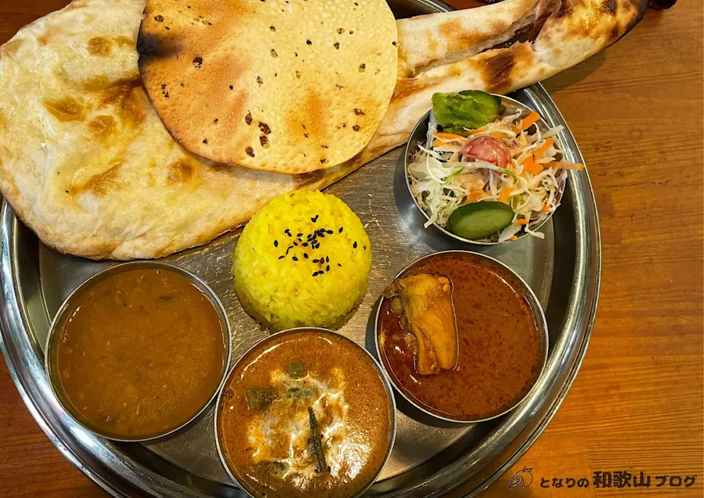 クシュクシュ岩出店カレー「ラムさんのおうちカレーセット」は二種の日替わりカレーと選べる一種のカレーがついたセット