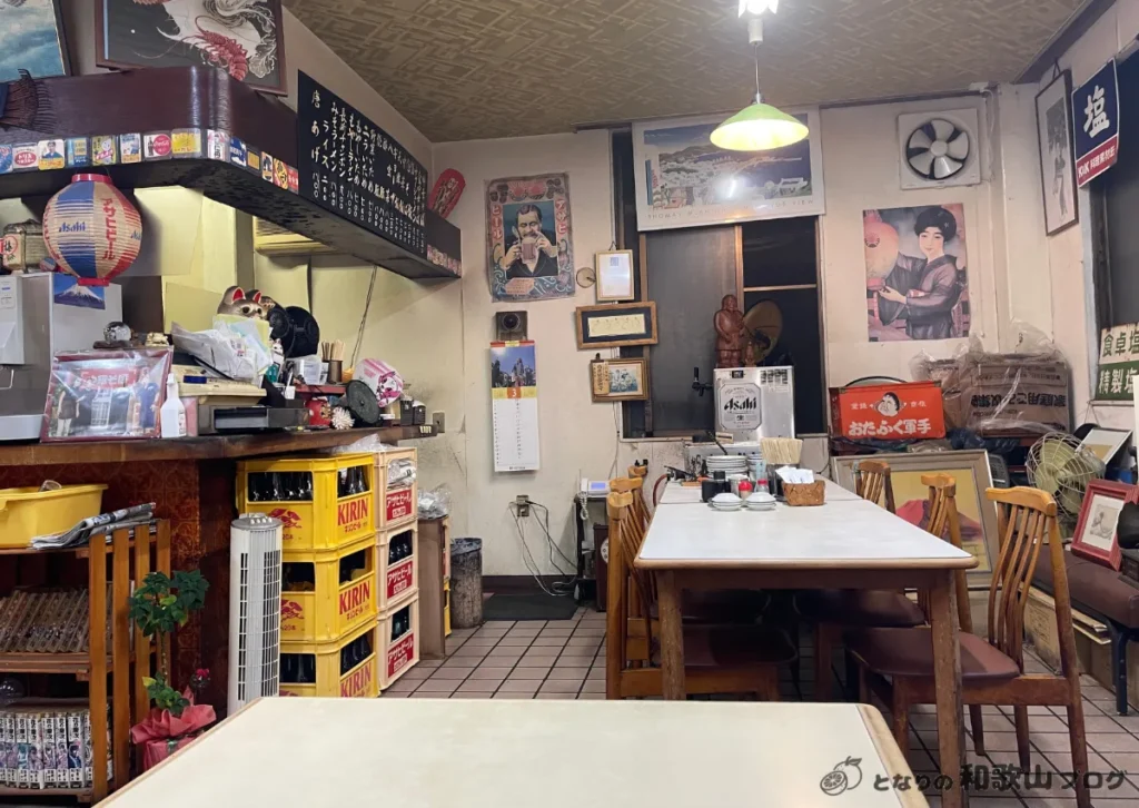 丸竹中華そばの店内の様子(おでん置き場周辺)