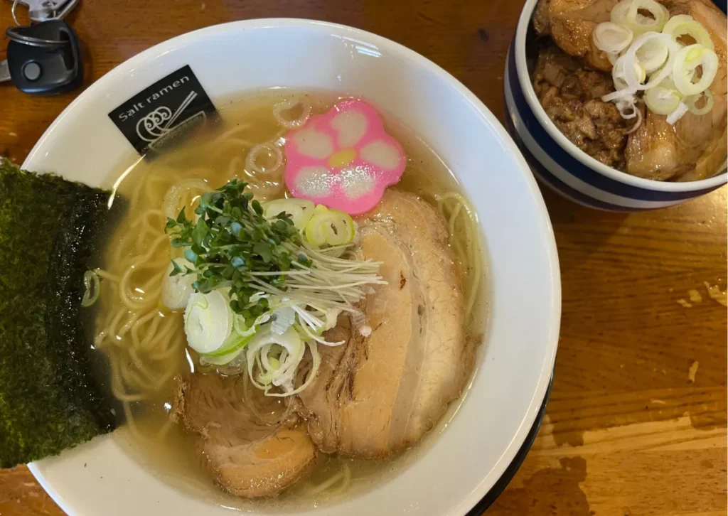 SHIN8(しんぱち)の「こだわり塩らーめん(大盛)」920円