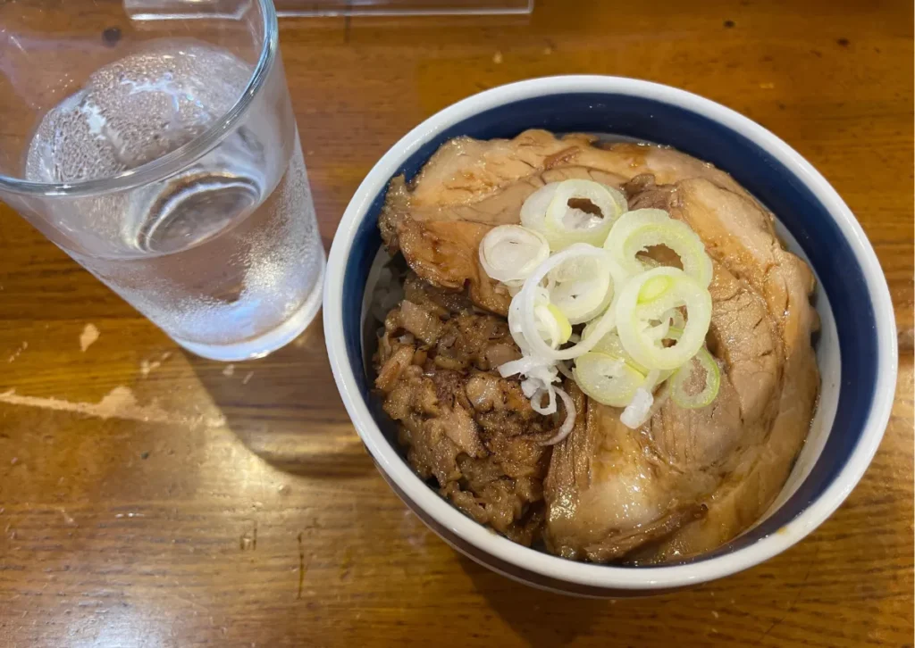 SHIN8(しんぱち)の「チャーシュー丼」350円