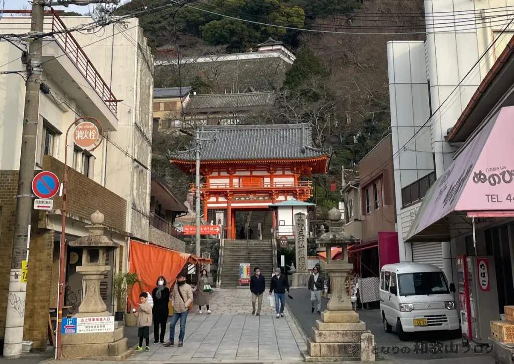 紀三井寺参道向かって左側にGOLD COFFEEがある