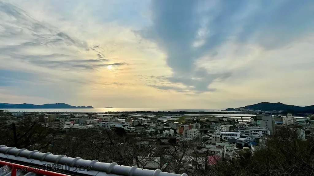 紀三井寺から望む和歌浦・片男波の風景