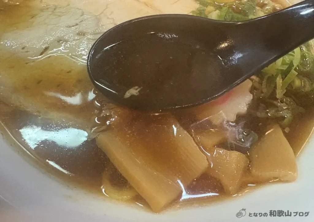 中華そばないとうの『醤油クラシック』のスープ