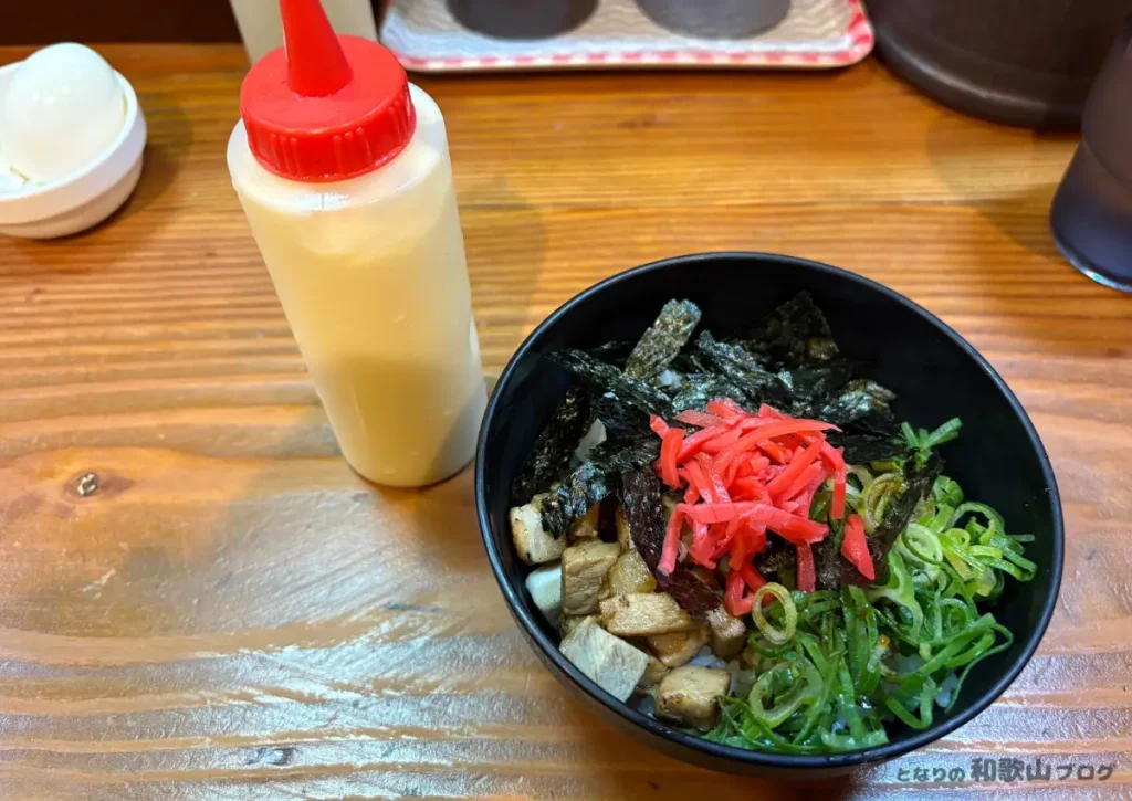 中華そばないとうの『醤油クラシック』の豚めし(マヨネーズ付き)