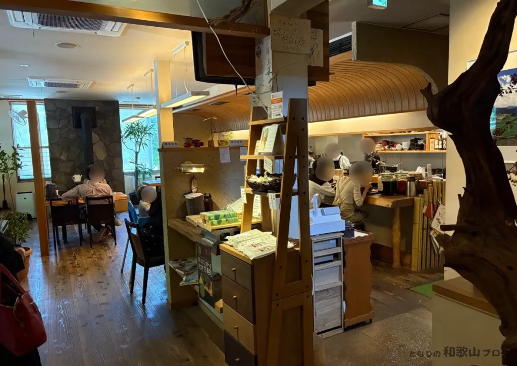 赤玉の店内