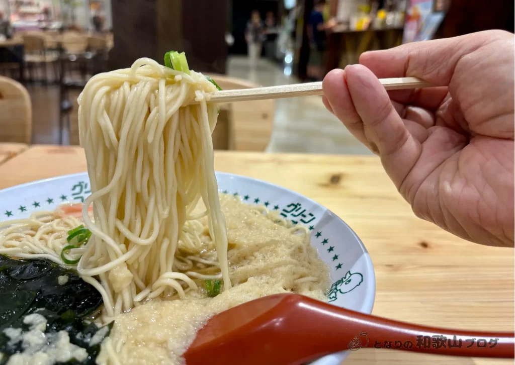 グリーンコーナーの天かけラーメン（大盛り）